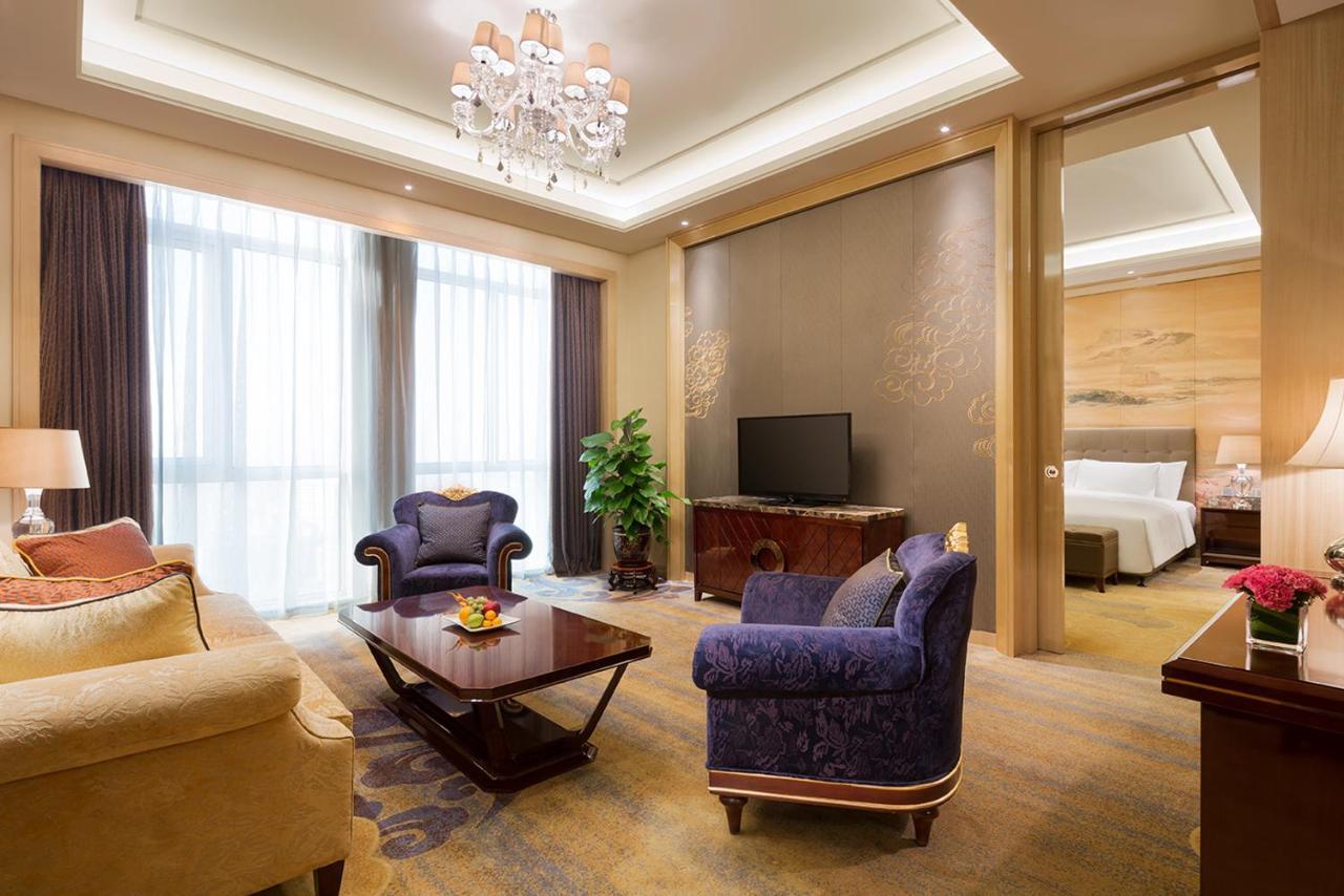 Готель Wanda Realm Fushun Fushun  Екстер'єр фото