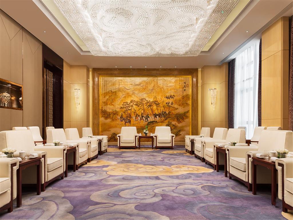 Готель Wanda Realm Fushun Fushun  Екстер'єр фото